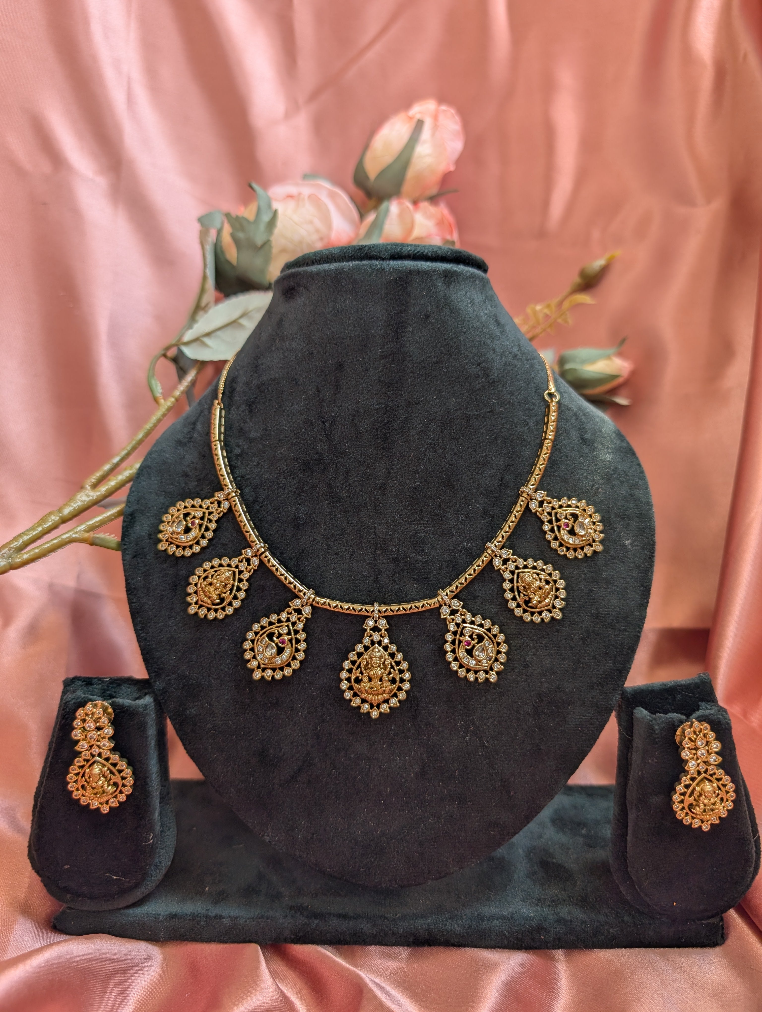 Lakshmi Kemp Teardrop Necklace Set